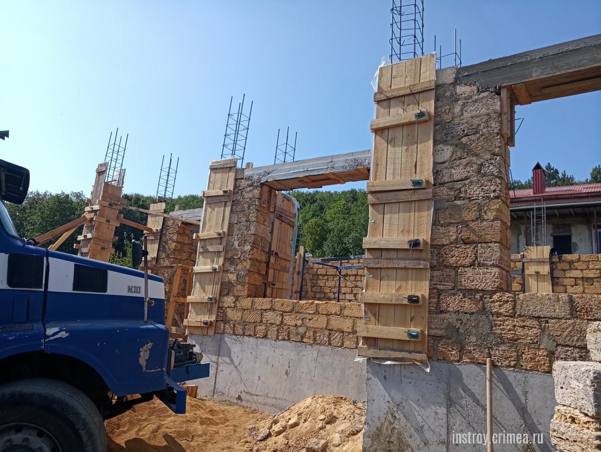 Каркасно-каменный монолитный каркас из ракушки
