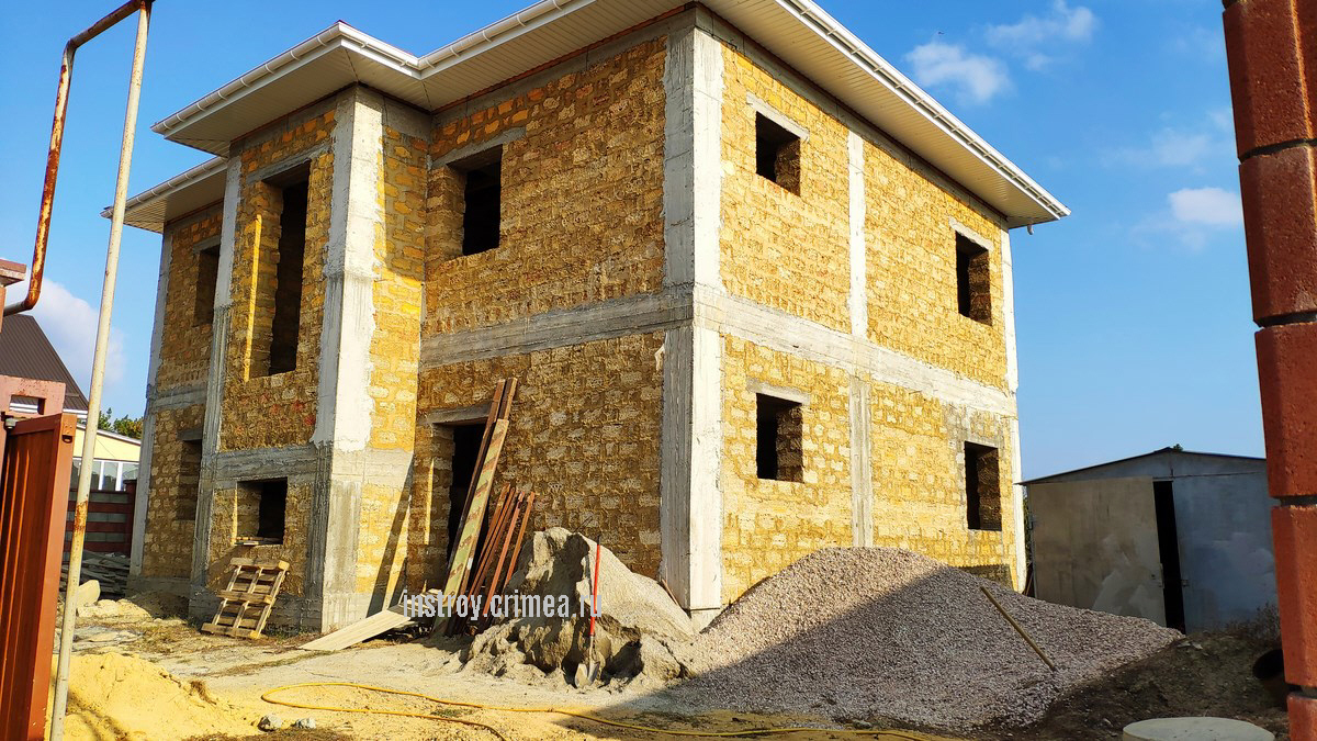 Двухэтажный дом из ракушки в Симферополе