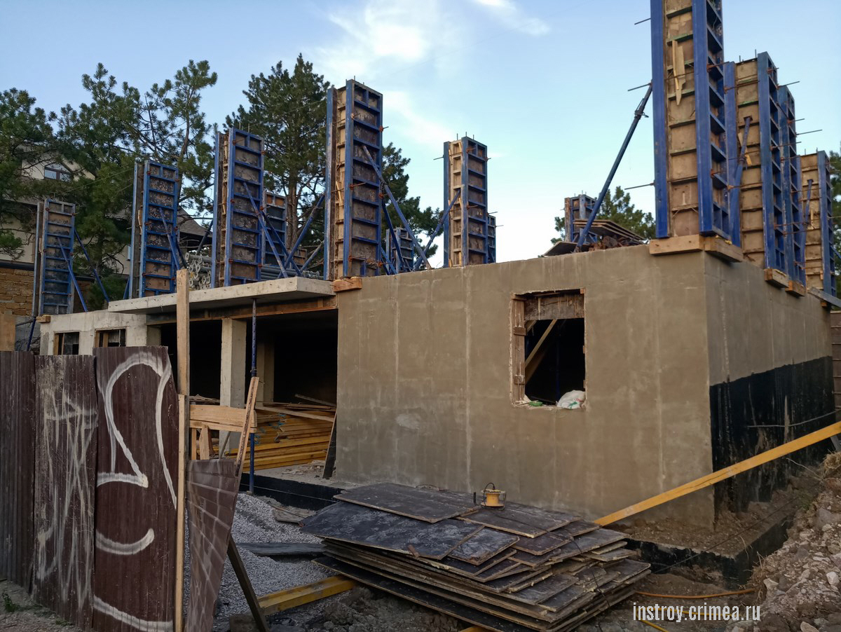 Трехэтажный жилой дом в стиле Хай-тек, г. Симферополь.