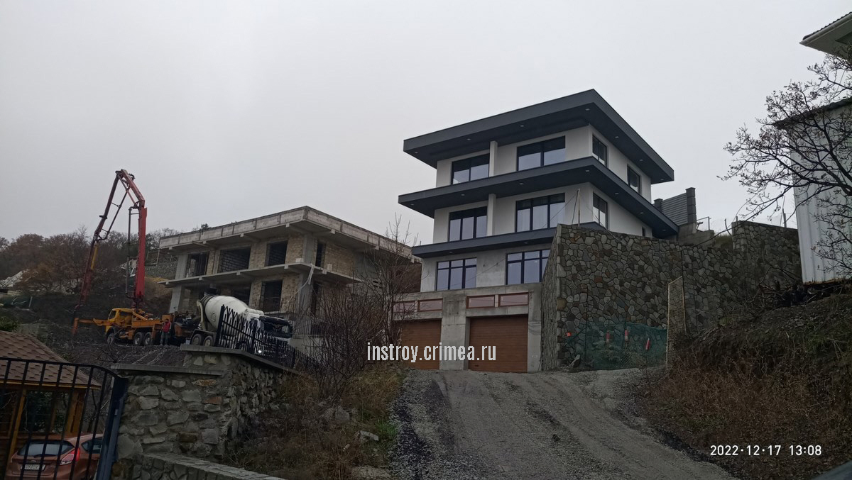 Строительство современного трехэтажного жилого дома в г. Алушта.
